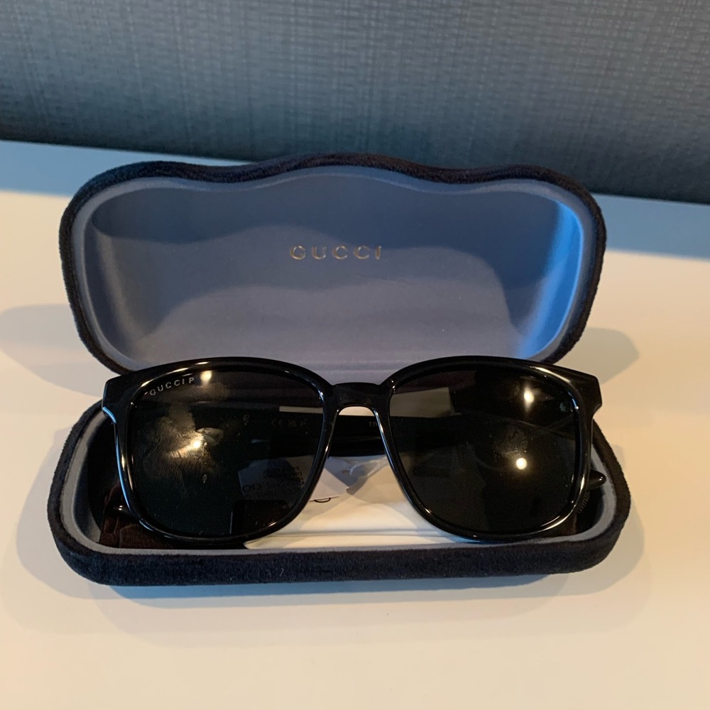Gucci Classic Black Men's Sunglasses - Picture 15 of 16